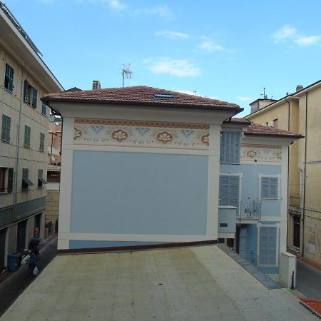 Appartamento Stella Marina In Pieno Centro Di Pietra Ligure Sulla Passeggiata E A Un Passo Dal Mare Buitenkant foto