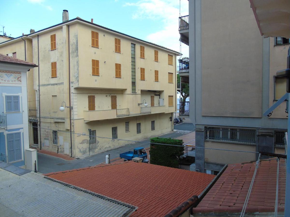Appartamento Stella Marina In Pieno Centro Di Pietra Ligure Sulla Passeggiata E A Un Passo Dal Mare Buitenkant foto